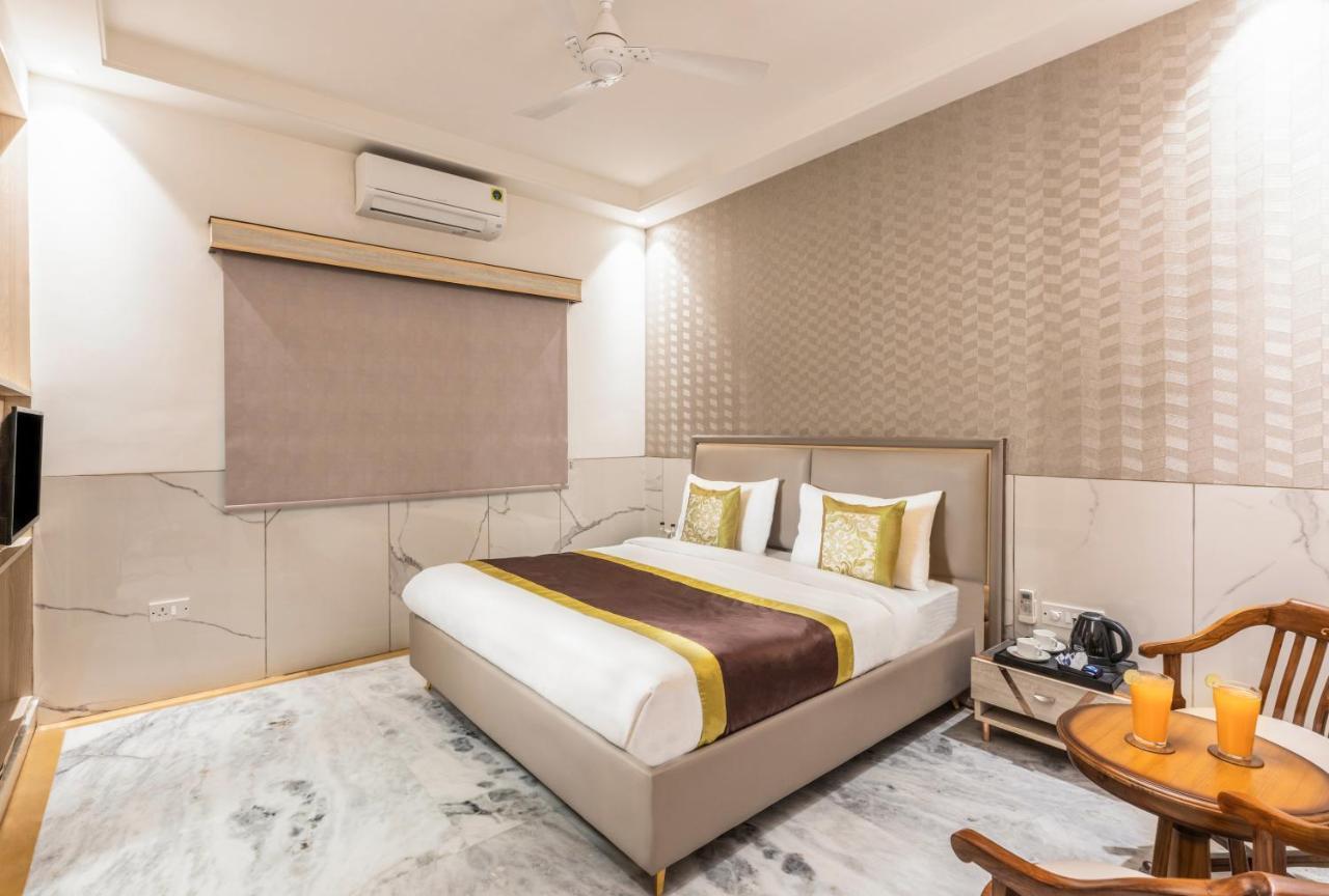 Hotel Star By Star Group- Near Delhi Airport Нью-Дели Экстерьер фото
