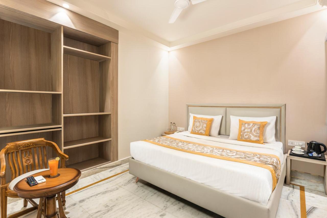 Hotel Star By Star Group- Near Delhi Airport Нью-Дели Экстерьер фото