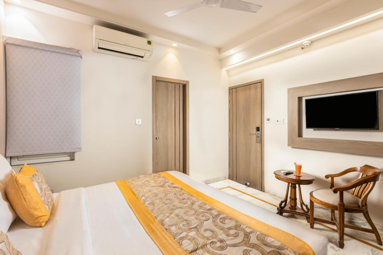 Hotel Star By Star Group- Near Delhi Airport Нью-Дели Экстерьер фото