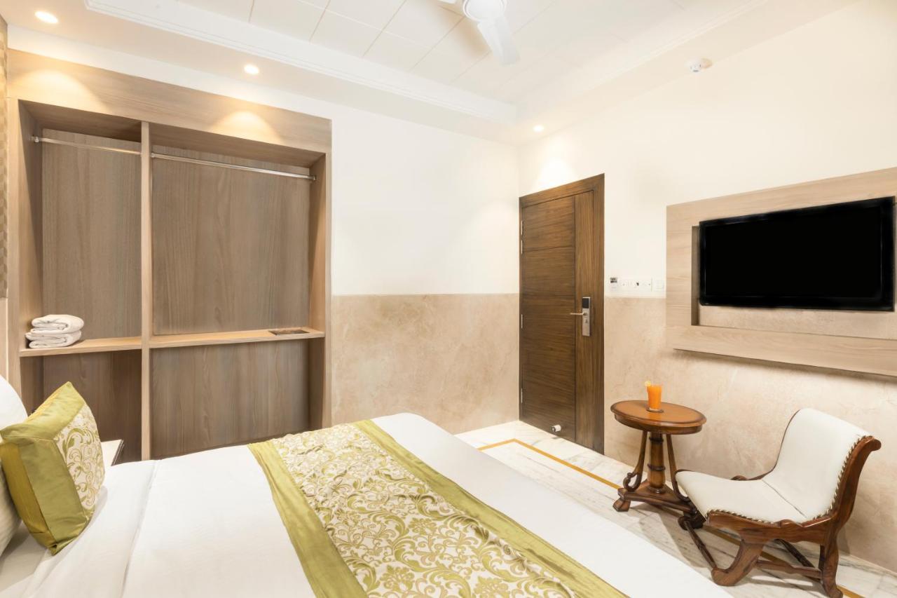 Hotel Star By Star Group- Near Delhi Airport Нью-Дели Экстерьер фото