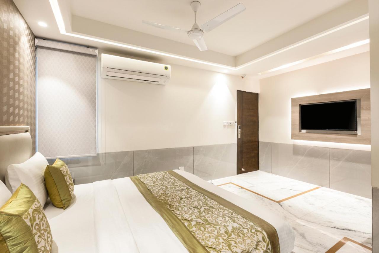 Hotel Star By Star Group- Near Delhi Airport Нью-Дели Экстерьер фото
