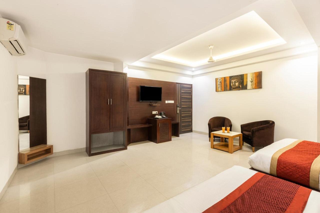 Hotel Star By Star Group- Near Delhi Airport Нью-Дели Экстерьер фото