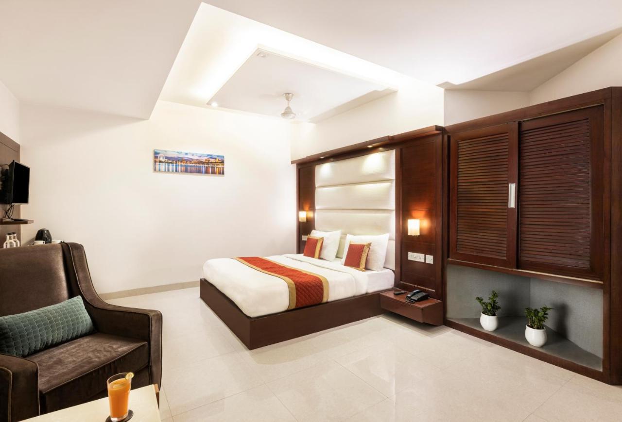 Hotel Star By Star Group- Near Delhi Airport Нью-Дели Экстерьер фото
