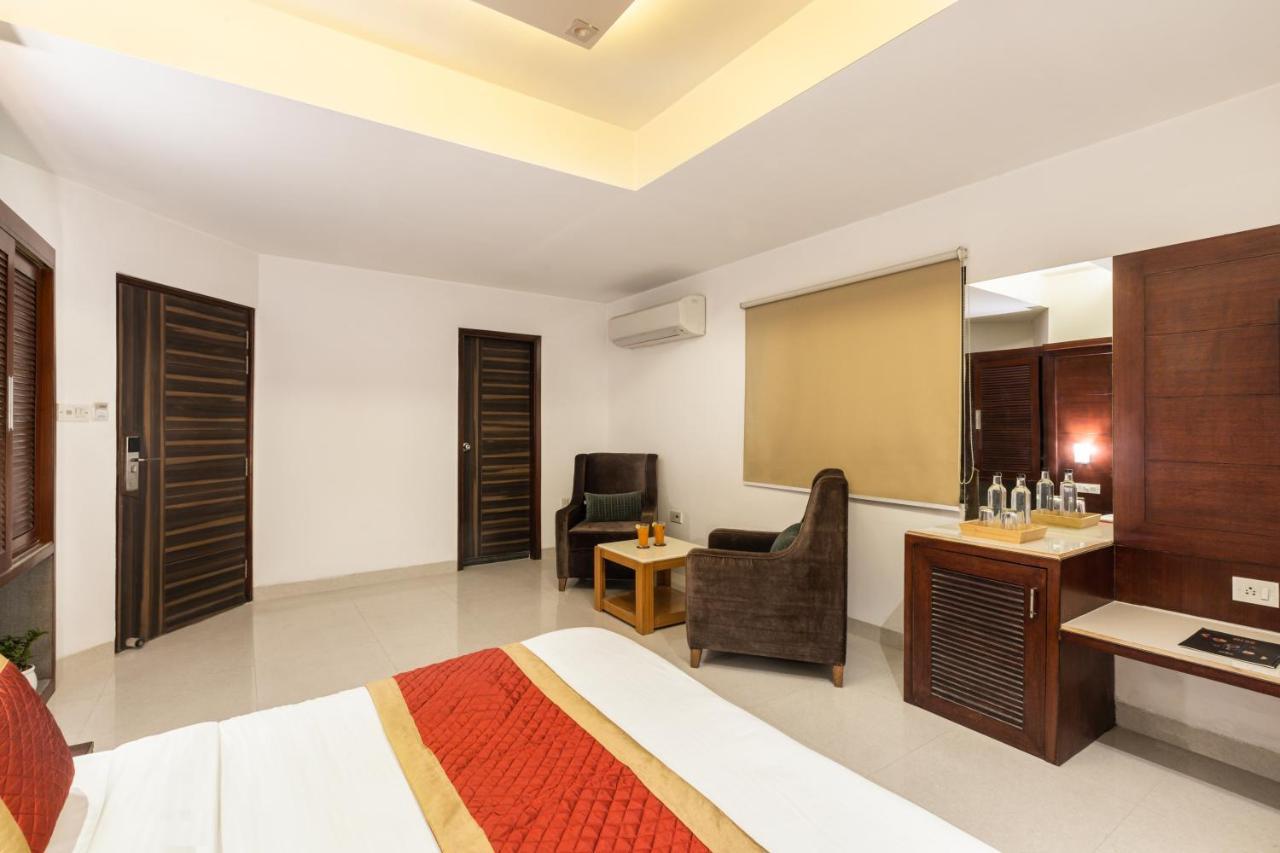 Hotel Star By Star Group- Near Delhi Airport Нью-Дели Экстерьер фото