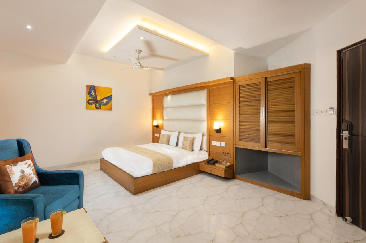 Hotel Star By Star Group- Near Delhi Airport Нью-Дели Экстерьер фото