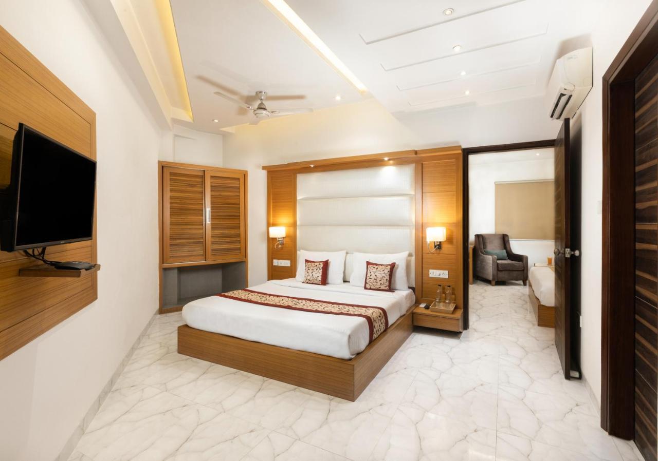 Hotel Star By Star Group- Near Delhi Airport Нью-Дели Экстерьер фото