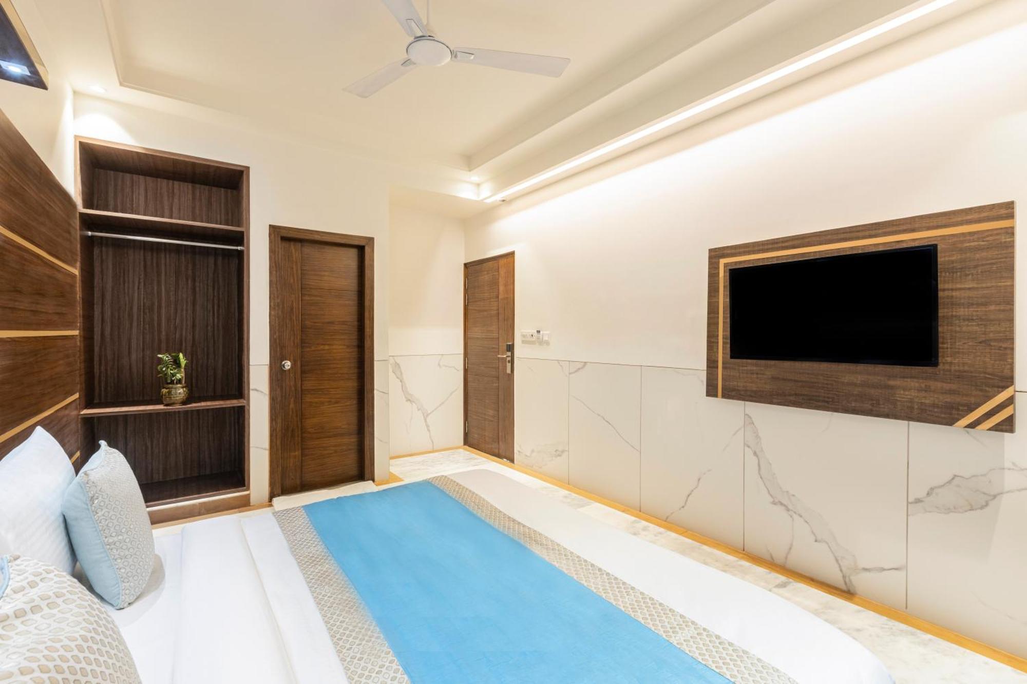 Hotel Star By Star Group- Near Delhi Airport Нью-Дели Экстерьер фото