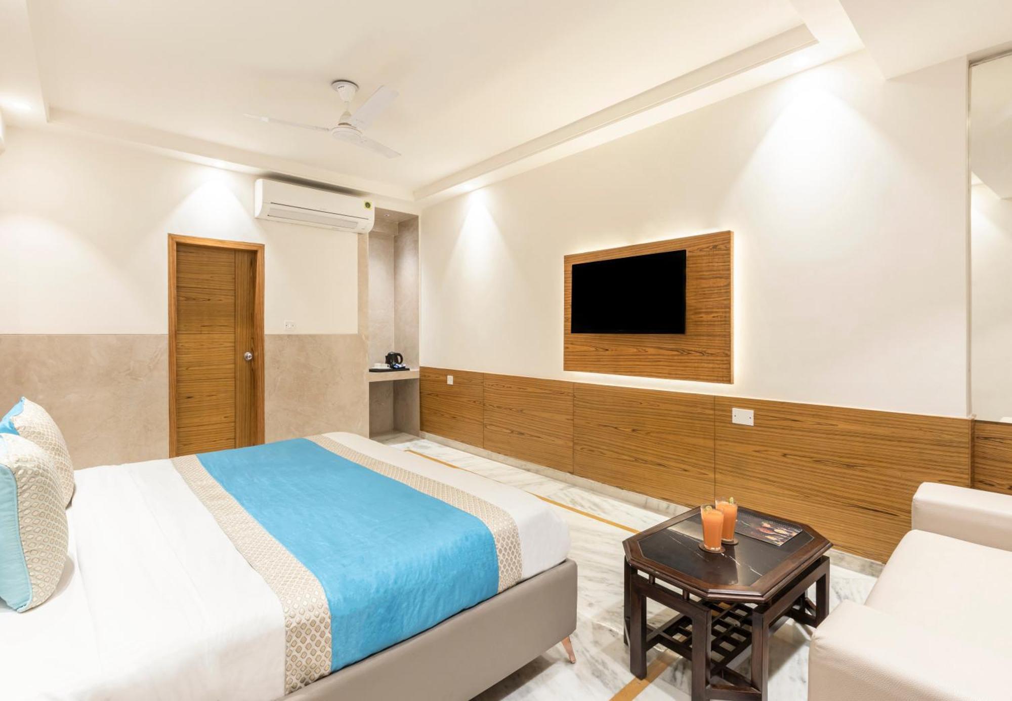 Hotel Star By Star Group- Near Delhi Airport Нью-Дели Экстерьер фото
