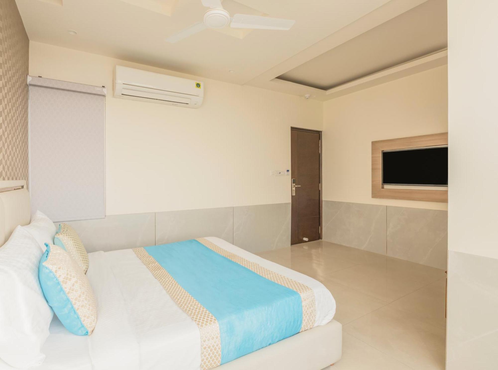 Hotel Star By Star Group- Near Delhi Airport Нью-Дели Экстерьер фото