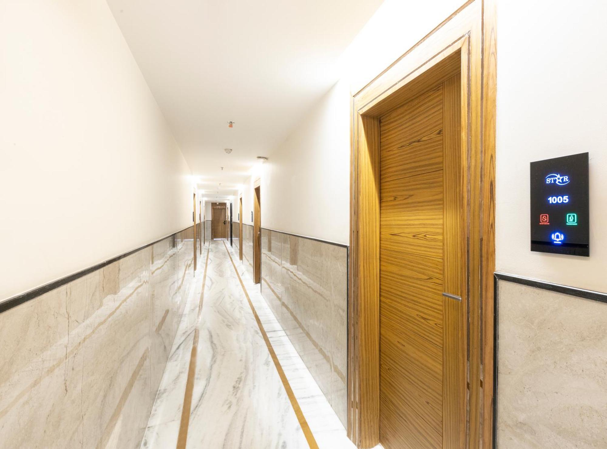 Hotel Star By Star Group- Near Delhi Airport Нью-Дели Экстерьер фото