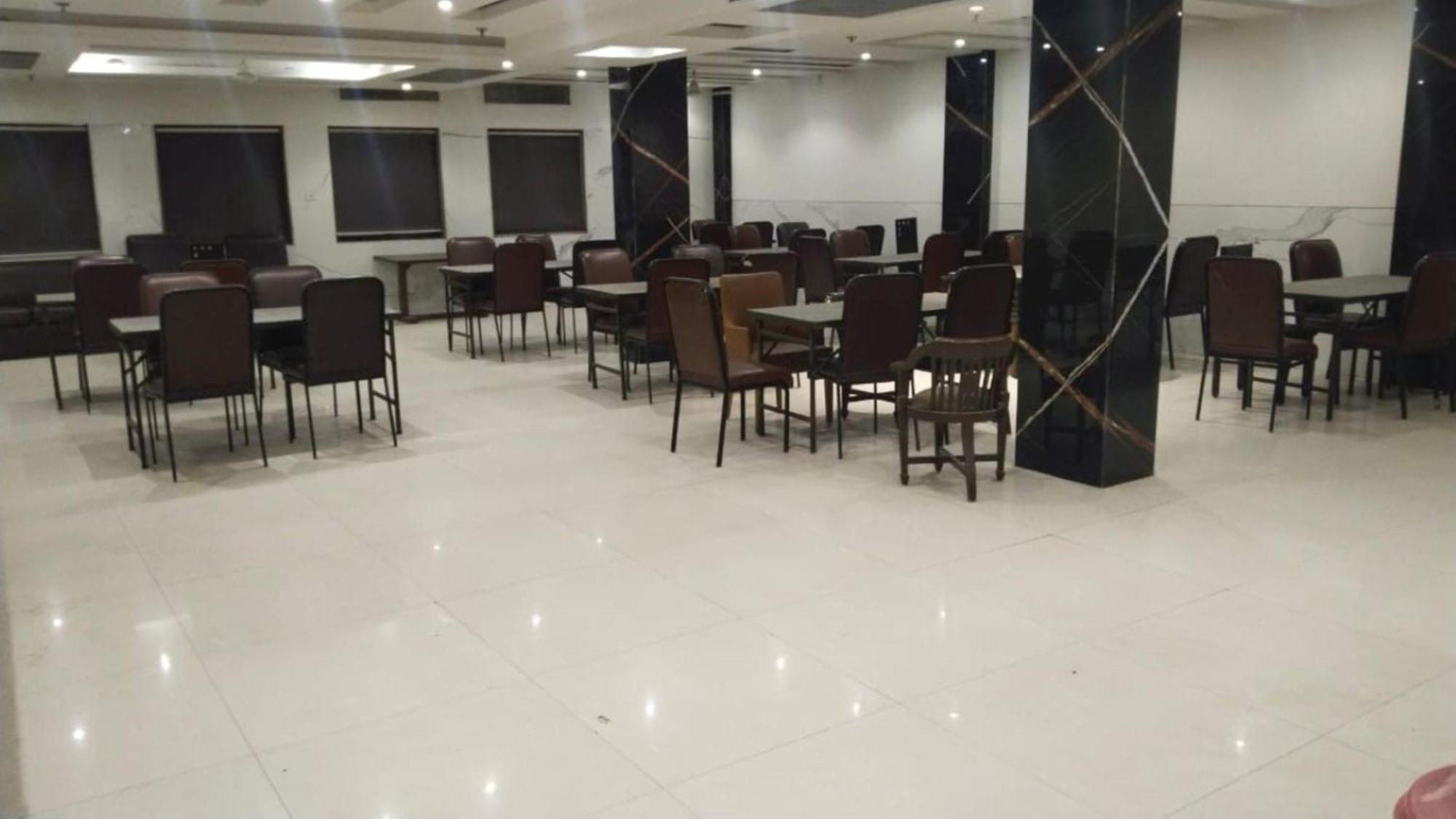 Hotel Star By Star Group- Near Delhi Airport Нью-Дели Экстерьер фото