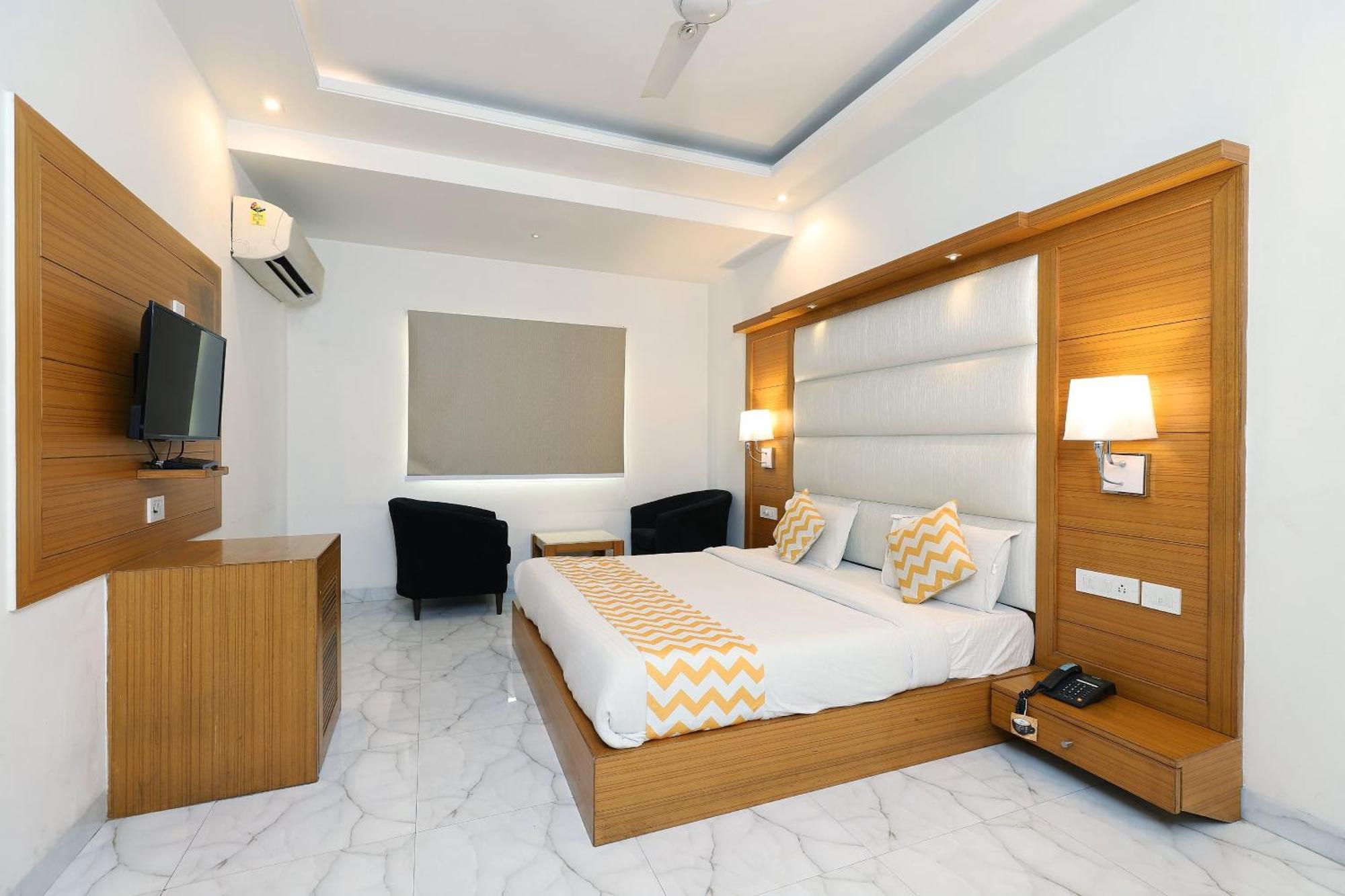 Hotel Star By Star Group- Near Delhi Airport Нью-Дели Экстерьер фото