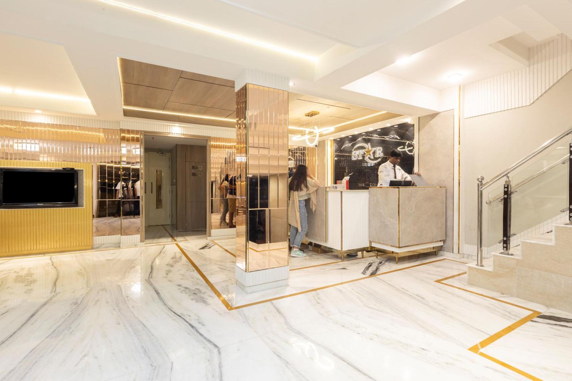 Hotel Star By Star Group- Near Delhi Airport Нью-Дели Экстерьер фото