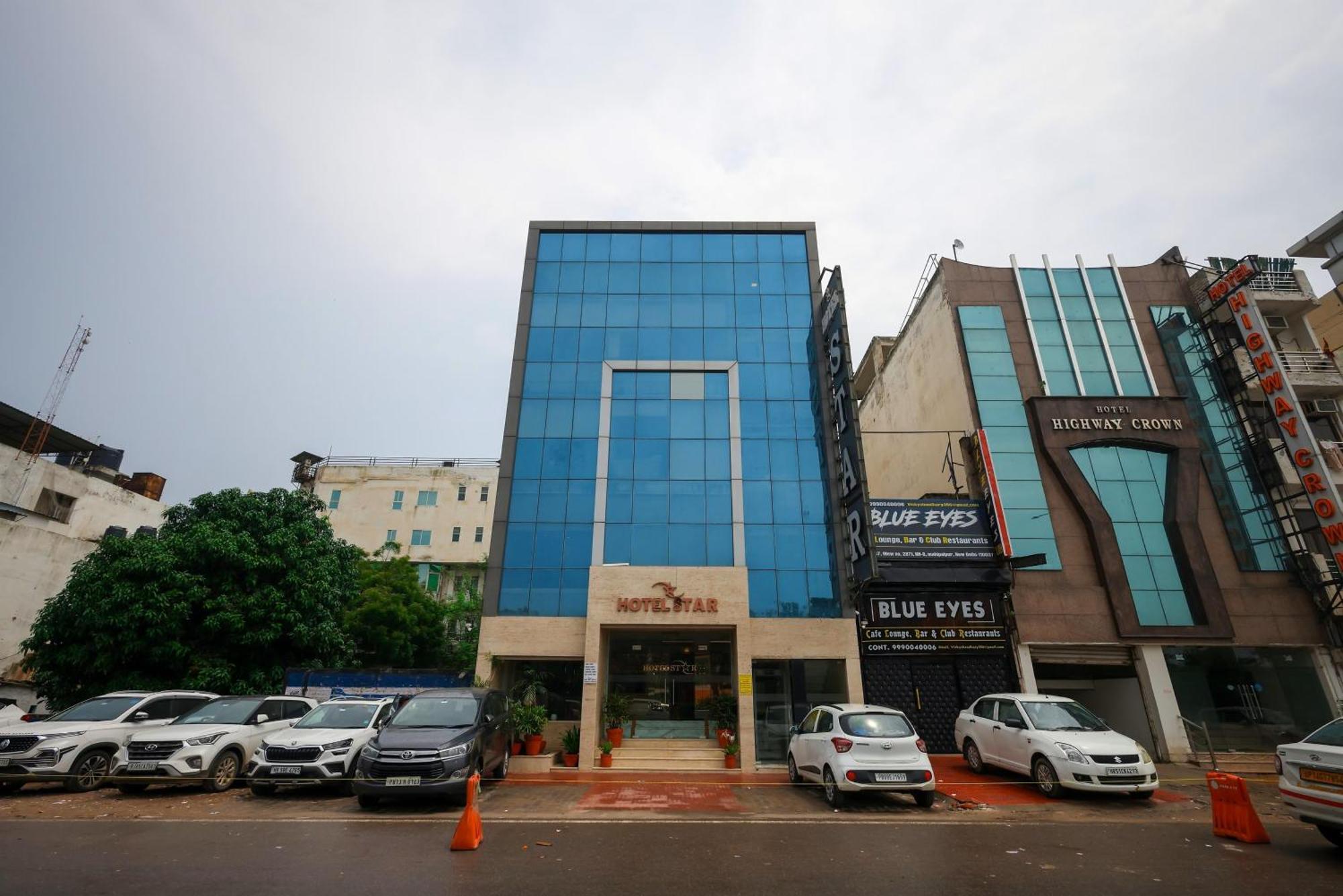 Hotel Star By Star Group- Near Delhi Airport Нью-Дели Экстерьер фото