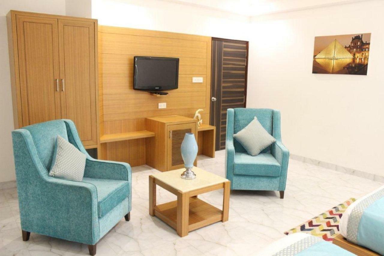 Hotel Star By Star Group- Near Delhi Airport Нью-Дели Экстерьер фото