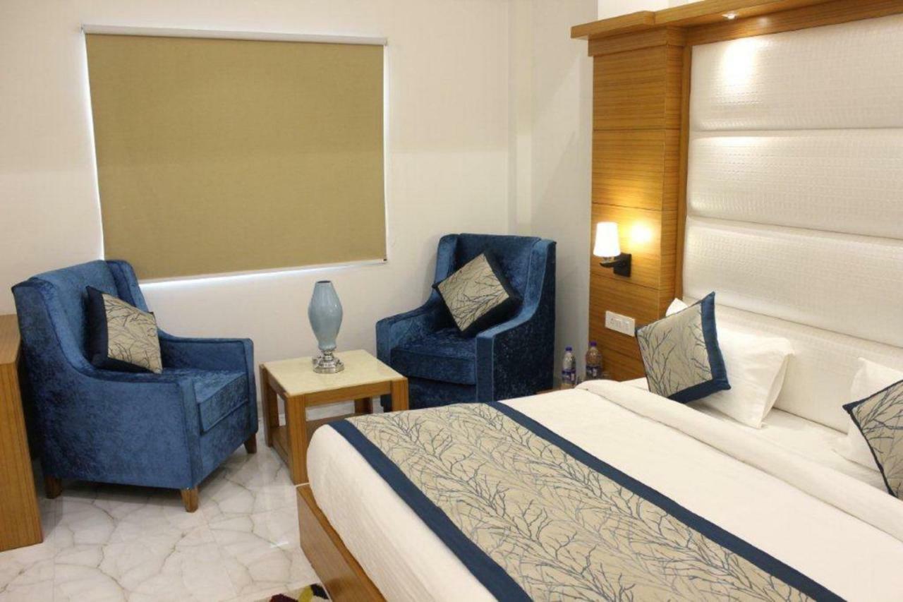 Hotel Star By Star Group- Near Delhi Airport Нью-Дели Экстерьер фото