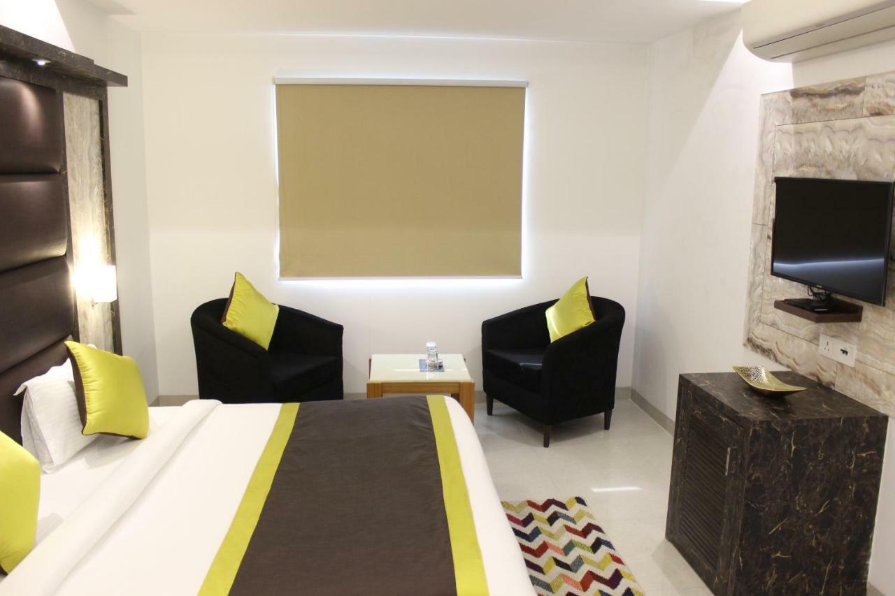 Hotel Star By Star Group- Near Delhi Airport Нью-Дели Экстерьер фото