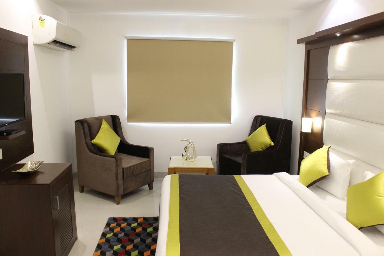 Hotel Star By Star Group- Near Delhi Airport Нью-Дели Экстерьер фото