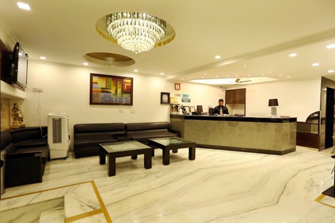Hotel Star By Star Group- Near Delhi Airport Нью-Дели Экстерьер фото