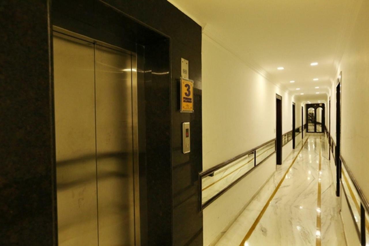 Hotel Star By Star Group- Near Delhi Airport Нью-Дели Экстерьер фото